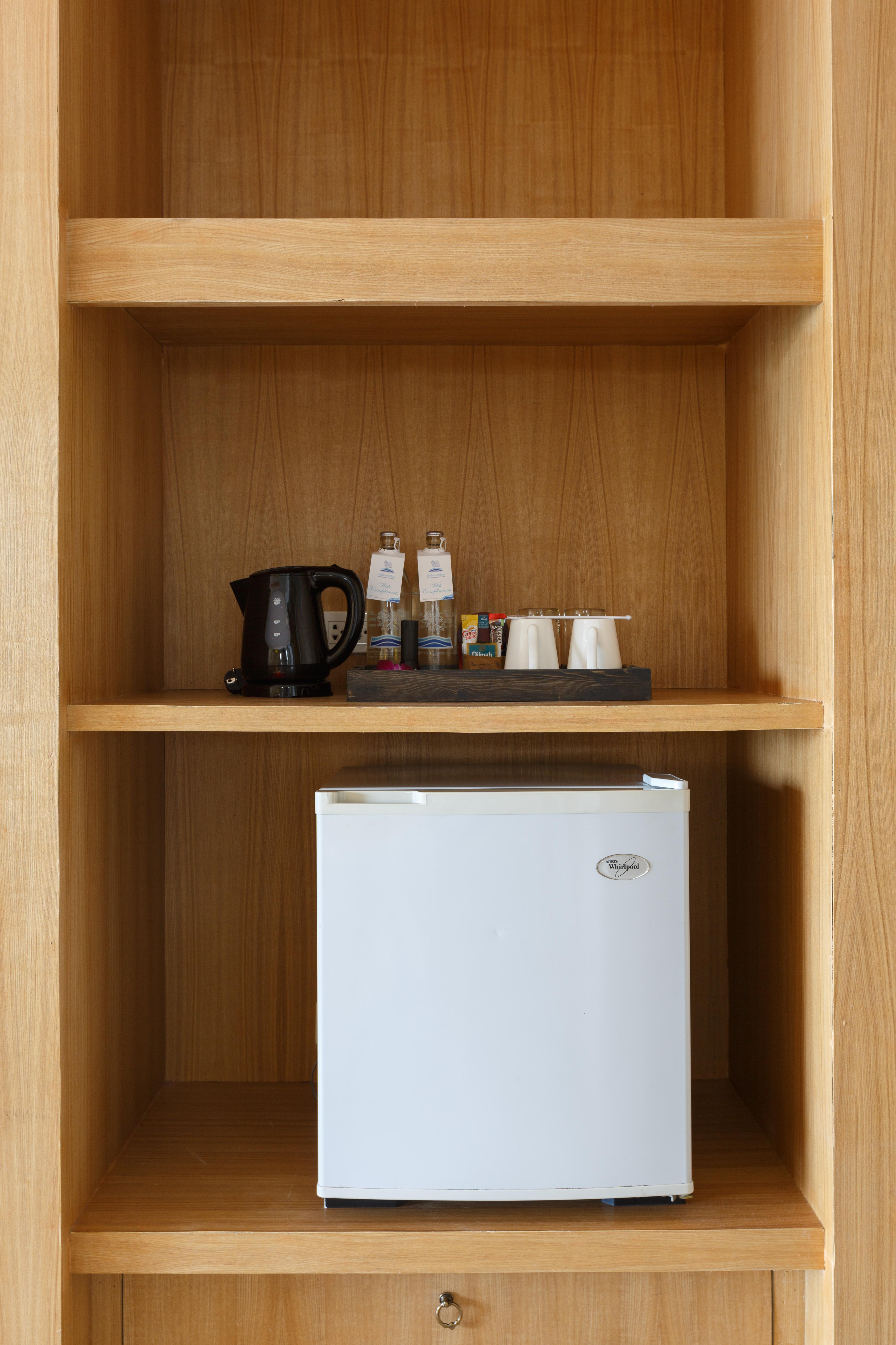 Namaka Resort Kamala Екстериор снимка A small refrigerator in a hotel room