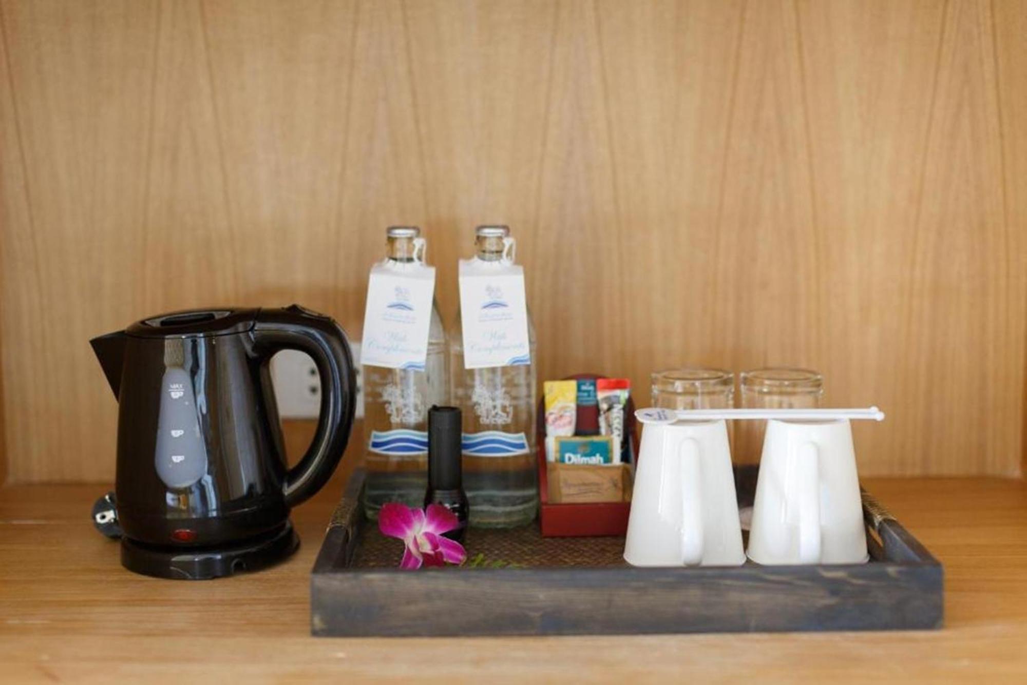 Namaka Resort Kamala Екстериор снимка A kettle and bottled water in a hotel room
